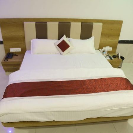 Amber Hotel Barmer 외부 사진
