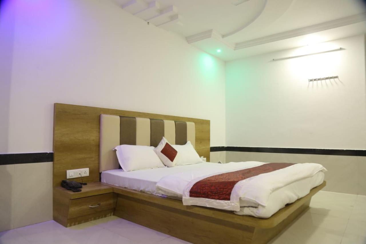 Amber Hotel Barmer 외부 사진
